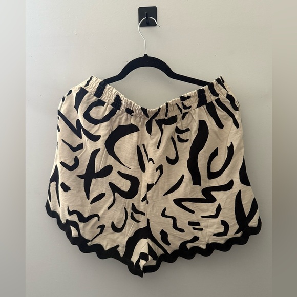 Artistic Black and Cream Set Button-Up Shirt and Shorts Size Large - Picture 3 of 6